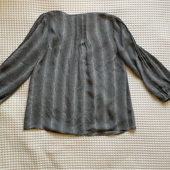 Silk Joie blouse, XS, grey and cream dot print - Picture 4 of 4